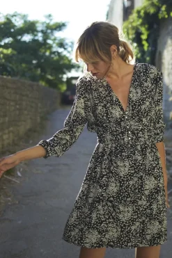 Femme Le Temps des Cerises Robes-Robe Edwina A Motif Fleuri Noir Et Blanc